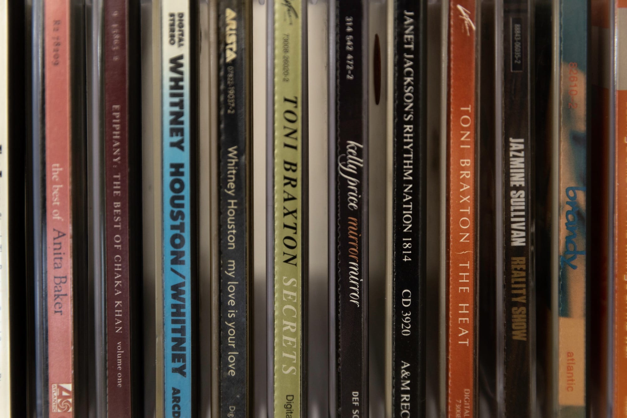 a close up of the edge of cd cases